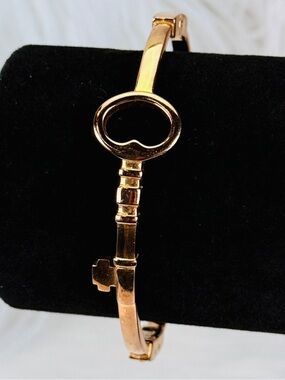 Vintage Coppertone Key Bangle Bracelet